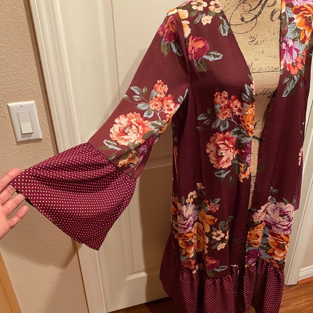 Burgundy floral print kimono - Picture 5 of 7